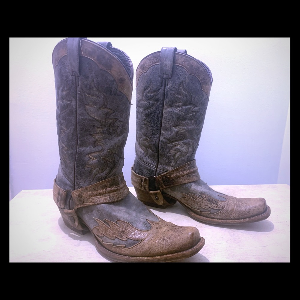 Stetson’s Outlaw Distressed men’s cowboy boots